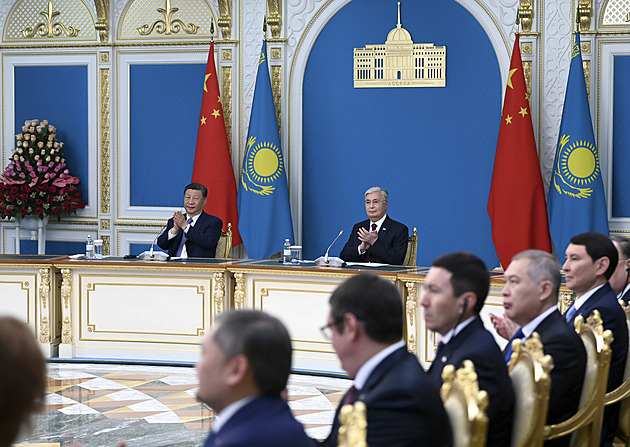 Putin a Si Ťin-pching v Kazachstánu bojují o vliv. Jejich zájmy se tam kříží