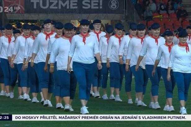 

Jedenáct tisíc cvičenců Sokola se představilo během čtvrtečních hromadných skladeb

