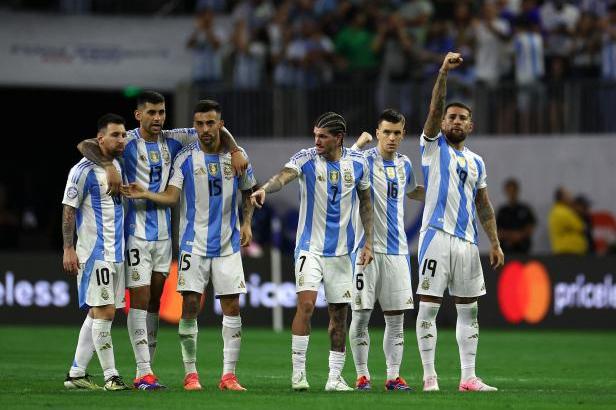 

Messi nedal penaltu, ale Argentinu zachránil brankář Martínez a na Copa América postupují dál

