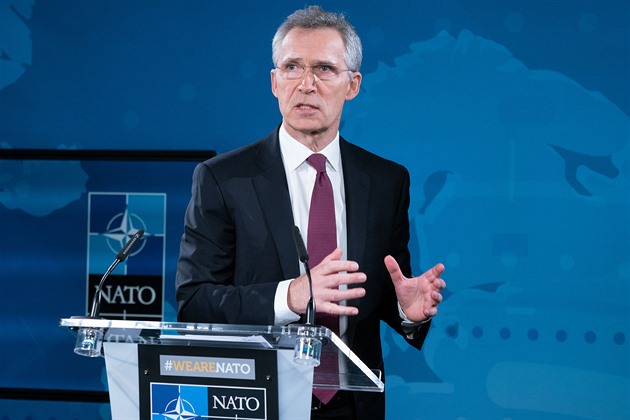 Pomůžeme Ukrajině připravit se na vstup do NATO, slíbil Stoltenberg