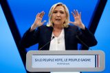 Zákaz lidí s dvojím občanstvím na strategických postech. Program krajní pravice ve Francii čelí kritice