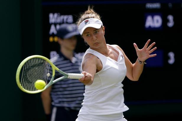 

Krejčíková po skreči Bouzasové postoupila podruhé do osmifinále Wimbledonu

