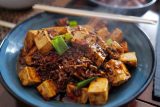 V roli pomocnice u sečuánské kuchyně. Ochutnejte tradiční bůček, tofu a pikantní okurkový salát