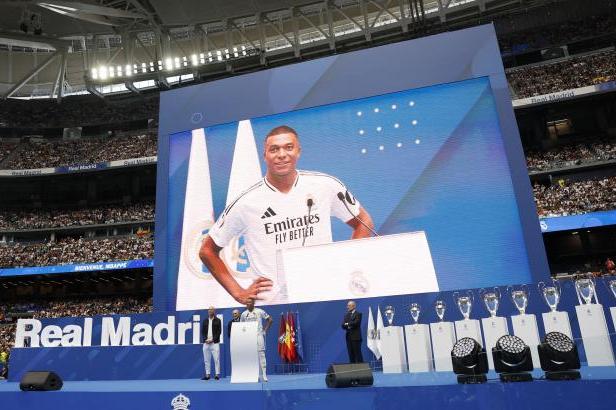 

Real Madrid pojal představení Kyliana Mbappého velkolepě

