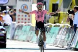 První etapový triumf na Tour de France pro Ekvádor. Carapaz po sólovém úniku ovládl 17. etapu