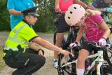 Povinná výbava u kola? Policisté na preventivních akcích v Česku radili cyklistům