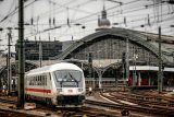 Deutsche Bahn chce zrušit 30 000 pracovních míst během pěti let. Mohou za to pololetí ztráty společnosti