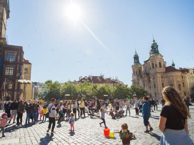 Do Česka se vrátí tropické teploty, v neděli přijdou bouřky