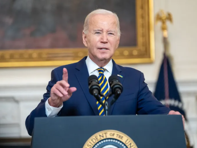 Teď se budu plně věnovat prezidentské funkci, vzkázal Biden z Oválné pracovny