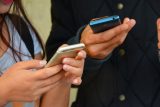 Vsetínští radní zakážou dětem používat ve školách telefony. Někteří rodiče s rozhodnutím nesouhlasí