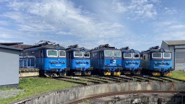 Vlaky místo kamionů? Česku se nedaří přesouvat přepravu na železnici, vozí nejméně zboží za poslední roky