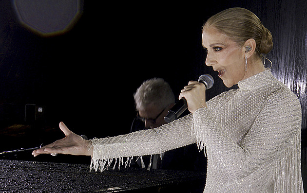 Céline Dion dojala fanoušky na olympiádě. Zpívala poprvé od oznámení nemoci