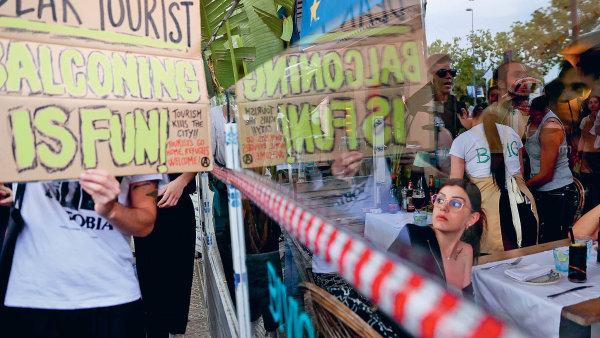 Turisté, jeďte domů. Města se snaží krotit přebujelý cestovní ruch