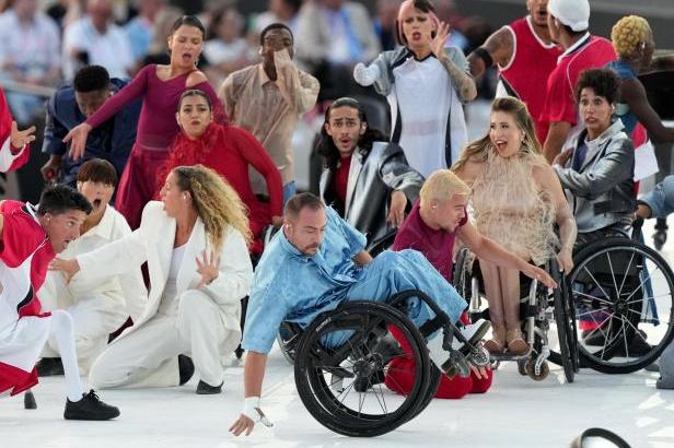 

Paříž je paralympijská, slavnostní zahájení sledovalo padesát tisíc diváků

