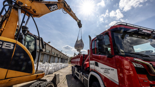 Policie kvůli odstřelu pumy uzavřela dopravu mezi Mostem a Livínovem. Odpal zajistí tři pyrotechnici