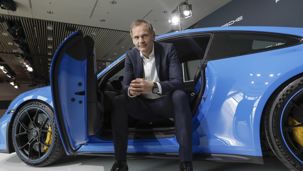 Těžký úkol pro šéfa Volkswagenu. Musí šetřit a přitom porazit čínskou konkurenci a inovativní Teslu