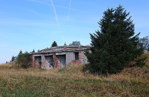 V Krušných horách se prodává radarové stanoviště i s podzemním bunkrem. Zájem je velký