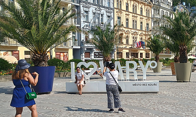 Top selfie Karlovarského kraje: nahý František, monarchové i nápis I love Vary