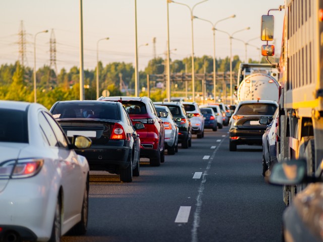 Dopravní kolaps v Praze. Hořící automobil zablokoval Strahovský tunel