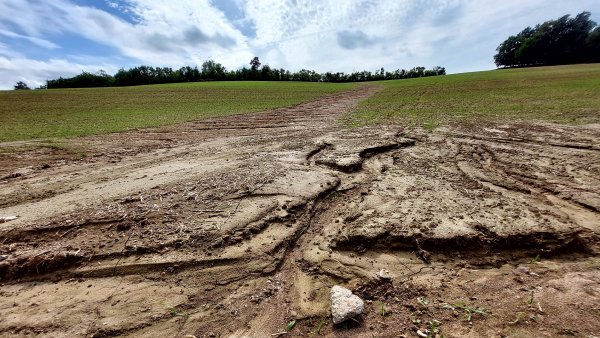 Případů eroze zemědělské půdy výrazně přibylo, přesto hrozí, že stát zmírní její ochranu