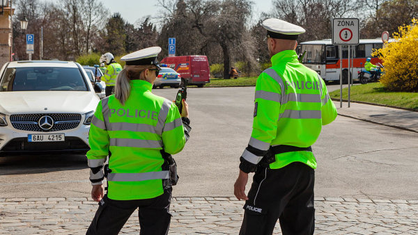 Policisté budou týden protestovat před Úřadem vlády