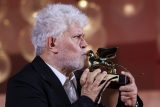 Almodóvar vítězem, Joker propadákem, Rusové ve válce skandálem. Benátský festival uzavřel 81. ročník