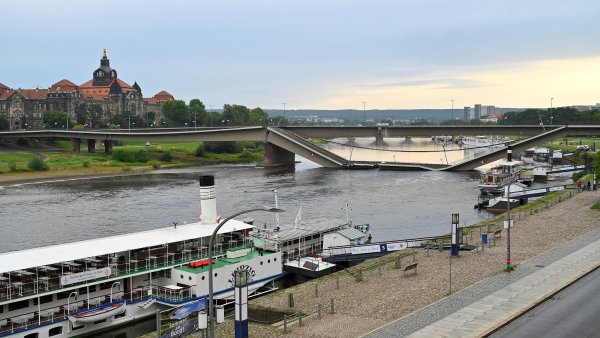 V Drážďanech se zřítil důležitý most. Město je bez dálkového vytápění