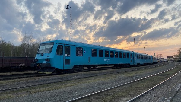 Stát prodlouží s Arrivou kontrakt na dotované rychlíky. Musí ale dodat klimatizaci do motoráků