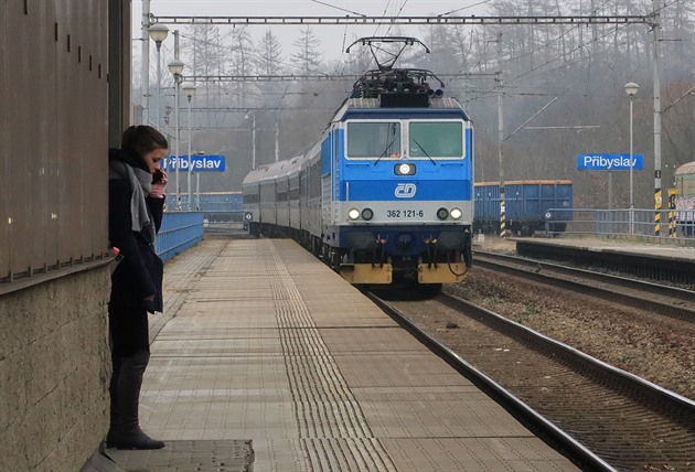 Dráhy zavádějí povodňové opatření, vrátí cestujícím jízdné beze srážky