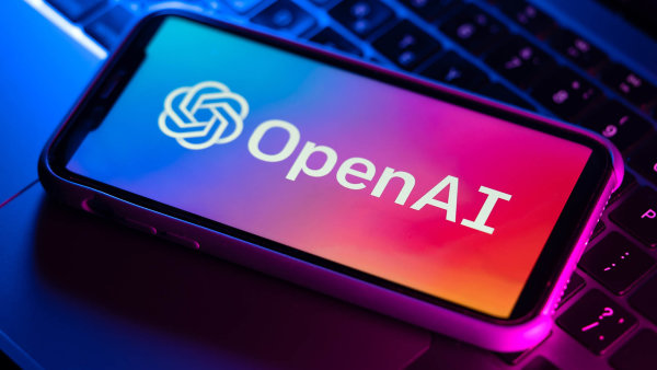 OpenAI představilo nejpokročilejší systém o1, který má uvažovat jako člověk. A zároveň nutně potřebuje další peníze