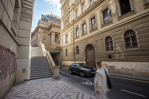 Praha chystá protipovodňové bariéry, budou u Národního divadla i na Zbraslavi