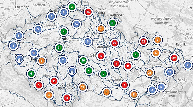 Hladiny, průtoky, povodňové stupně. Sledujte stavy řek na mapě iDNES.cz