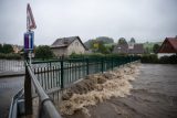 Déšť i vítr má podle meteoroložky Hujslové slábnout. ‚Neznamená to ale, že nebude pršet vůbec,‘ říká