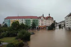 Krnov je odříznutý, kraj tam vypravuje konvoj s pomocí