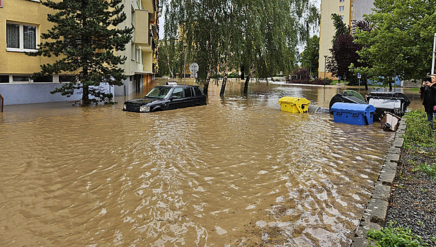 Na úklid povodňových škod pamatuje neplacené volno. Firmy vyjdou vstříc