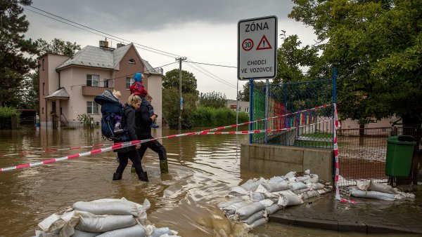 Litovel ochromila velká voda. Protipovodňové stěny přitom městu ochranáři nepovolí