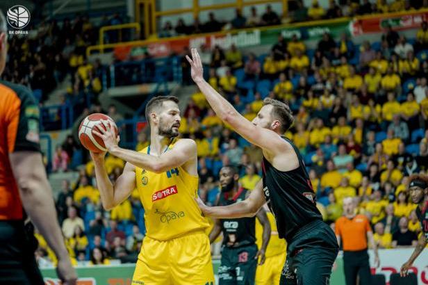 

Nymburk chce zaútočit na 20. titul, Opava do úvodu NBL kvůli povodním nezasáhne

