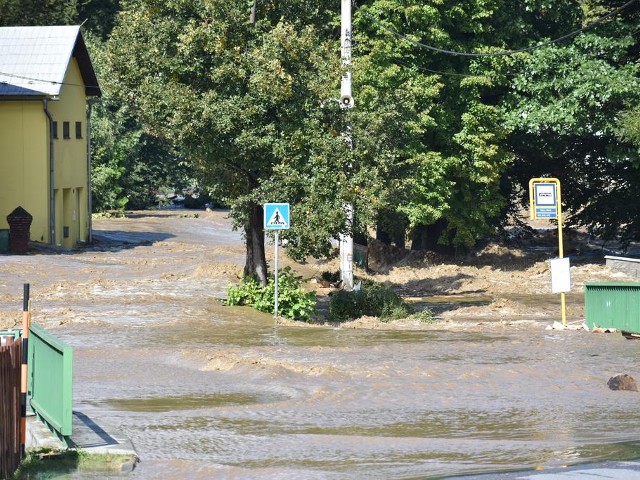 Zátor zažil povodňové peklo po 27 letech. Voda strhla most a poškodila několik domů