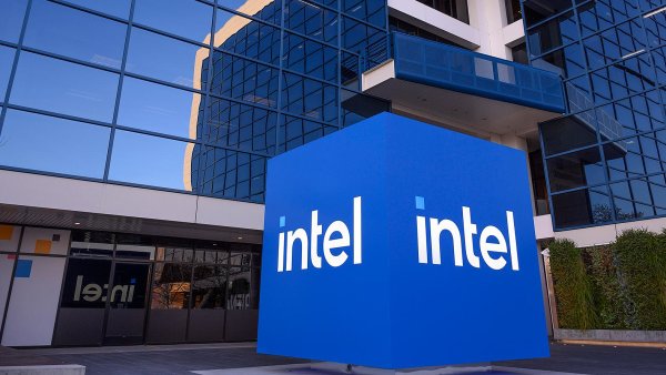 Intel rozdělí vývoj čipů a továrny. Miliardové škrty se dotknou Německa, Polska a nepřímo i Česka