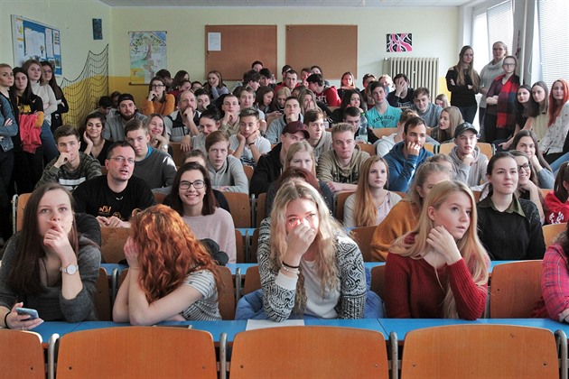 Nakladatelství obvinili z propagace komunismu. Učebnici dějepisu stahuje