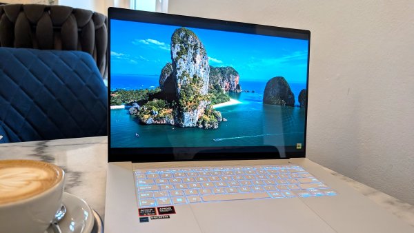 Asus Zenbook S 16 v testu: Nejhezčí AI počítač na trhu má v tenkém těle OLED displej a nebojí se žádné aplikace