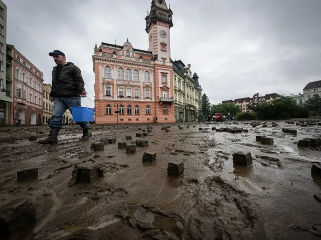 Hasiči postaví volební stany, policisté roznesou urny. Jak se bude volit v zatopených oblastech?