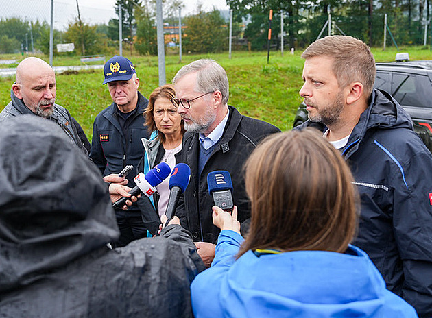 Opět zasedne krizový štáb. Policie řeší další krádeže, Rakušan varoval před tresty