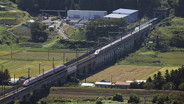 V Japonsku se rozpojil šinkansen v rychlosti 315 kilometrů za hodinu