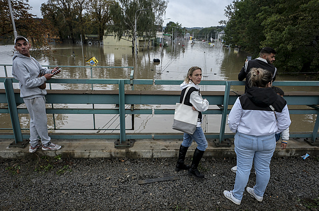 Stížnosti Romů na nerovný přístup. Mají třeba doložit, že na pomoc mají nárok