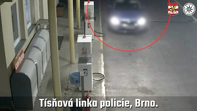 Vykradli benzinku, jedu za nimi! Svědek pomohl policii s pronásledováním zlodějů