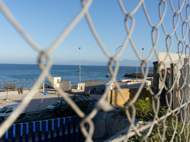 Z Afriky do EU. Tři tisíce migrantů se snažily dostat do španělské Ceuty