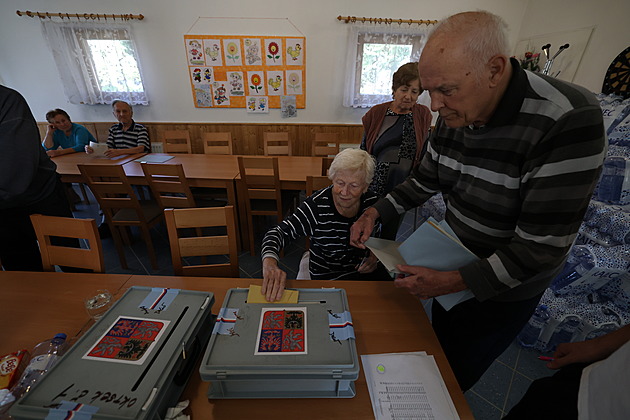 Začíná druhý den voleb. Účast je zatím nižší než před čtyřmi lety