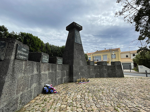 Dřeváky a blůzy po padlých. Divize Čechoslováků začala v táboře pro zatracence