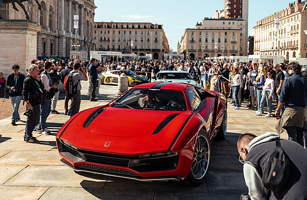 Turínská záhada. Autosalon poznamenala nehoda auta, které vlastně neexistuje